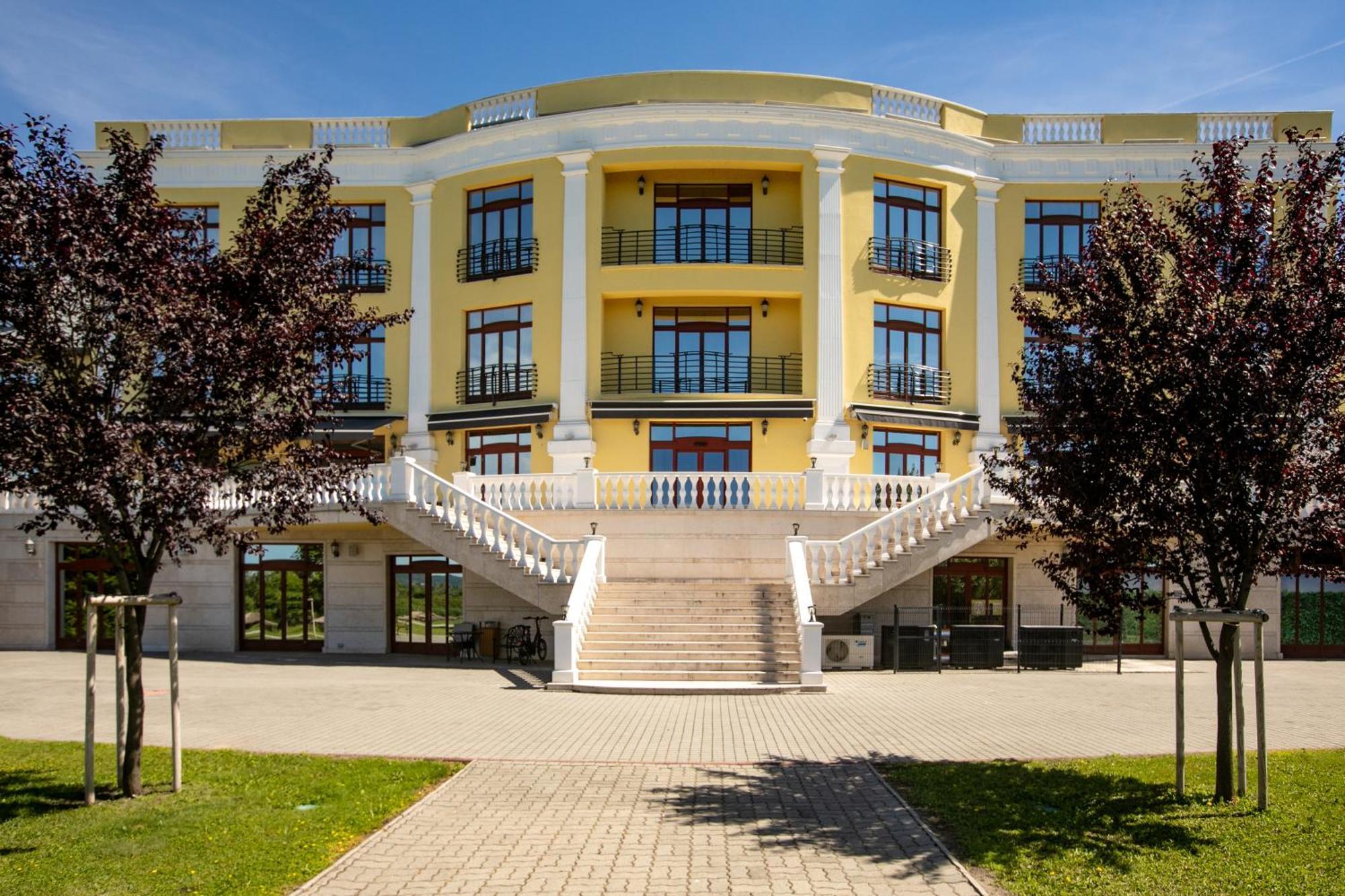 Hotel Golden Palace Гёд Экстерьер фото