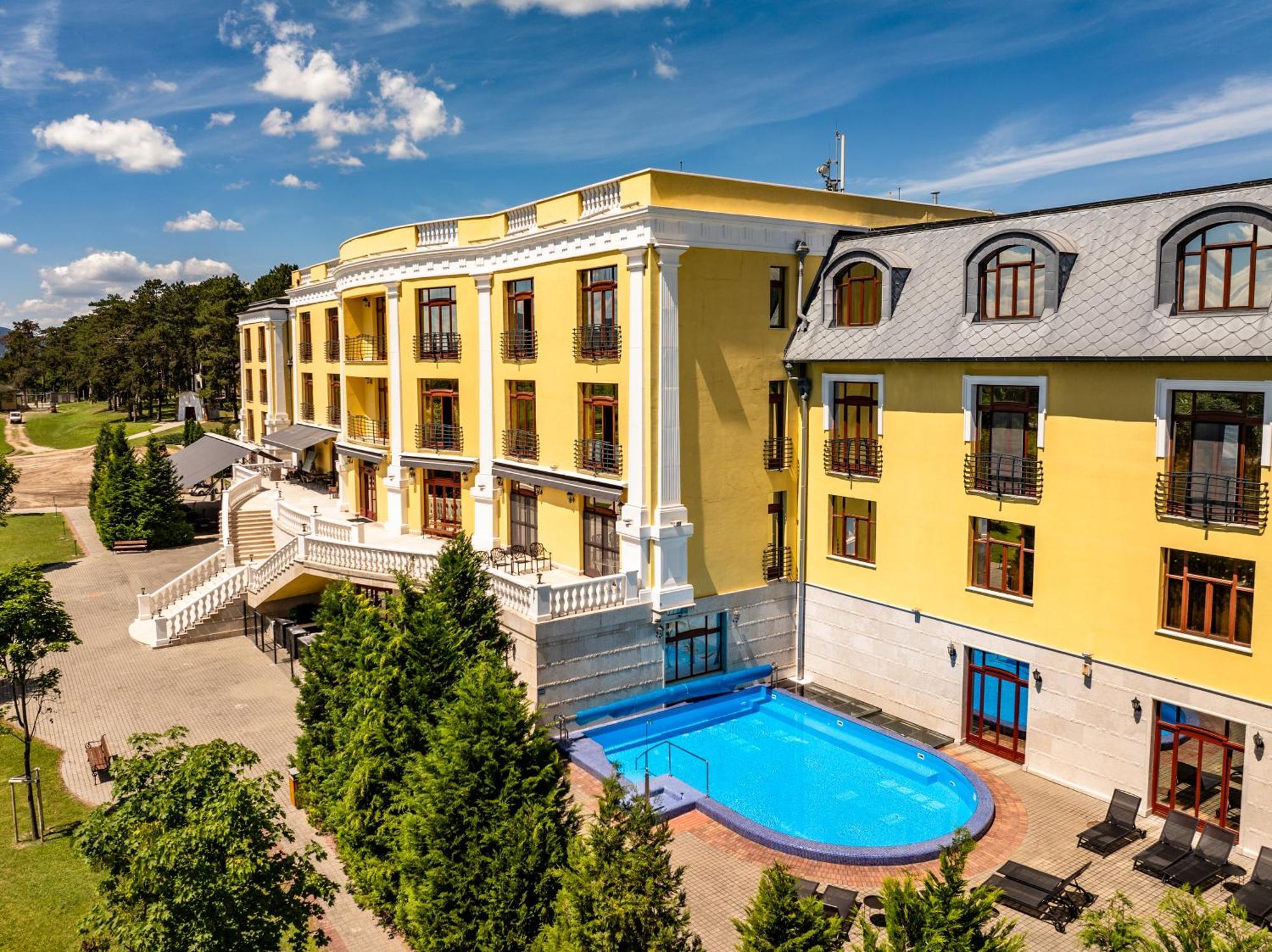 Hotel Golden Palace Гёд Экстерьер фото