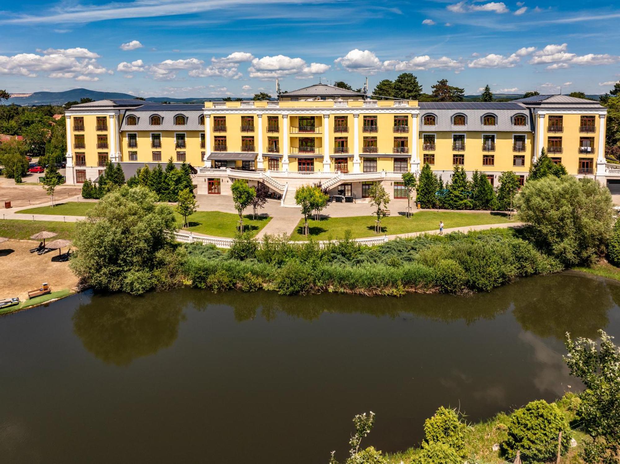 Hotel Golden Palace Гёд Экстерьер фото