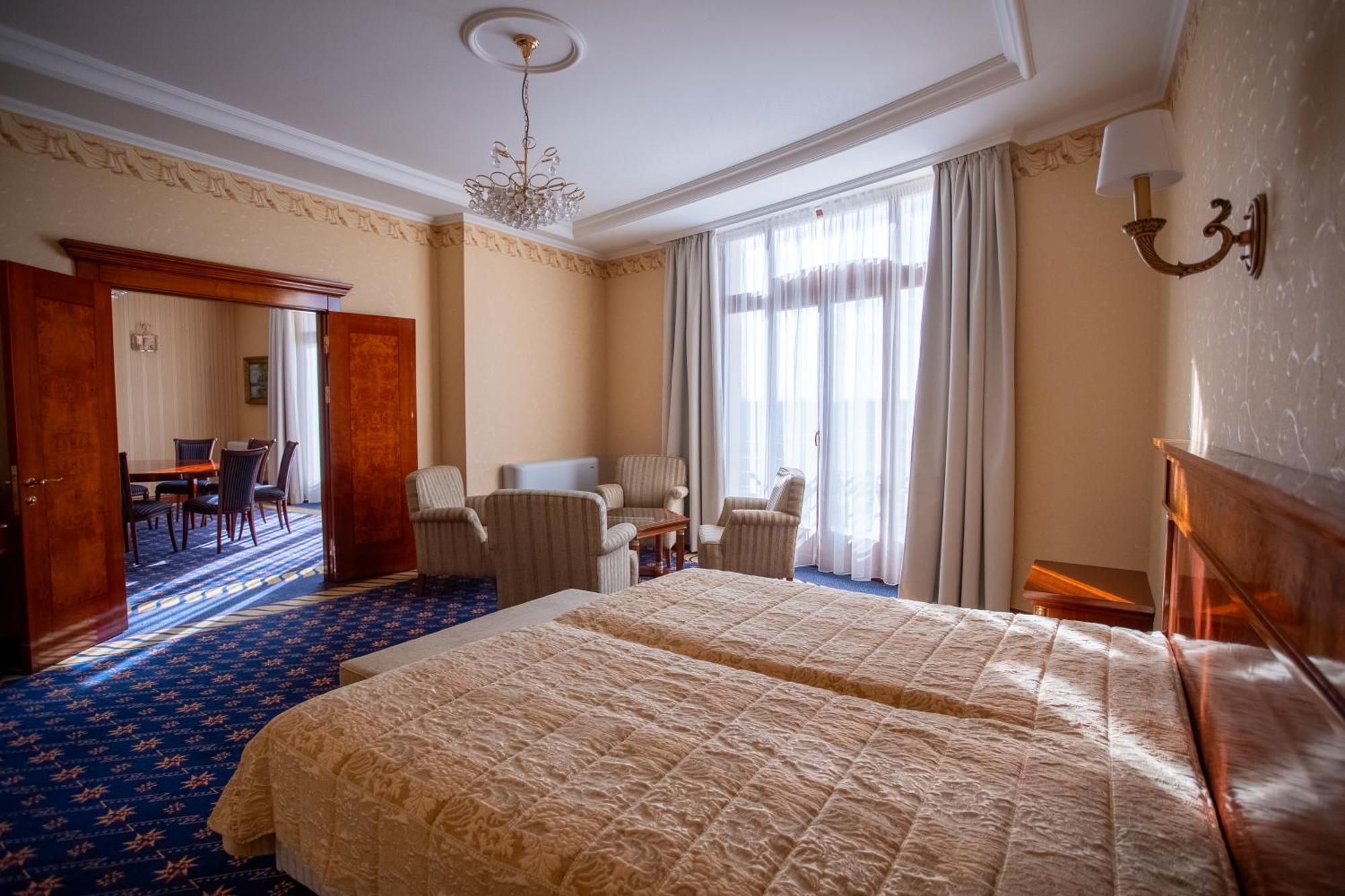 Hotel Golden Palace Гёд Экстерьер фото